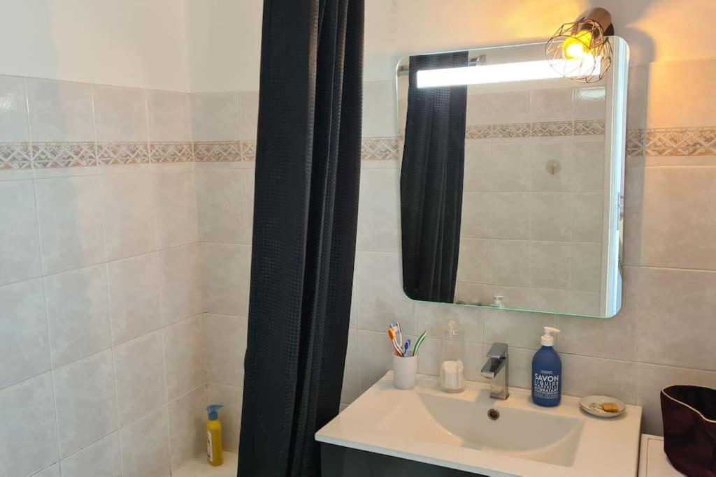 Appartement Vue Mer Sur Les Hauteurs De Nizza Kültér fotó