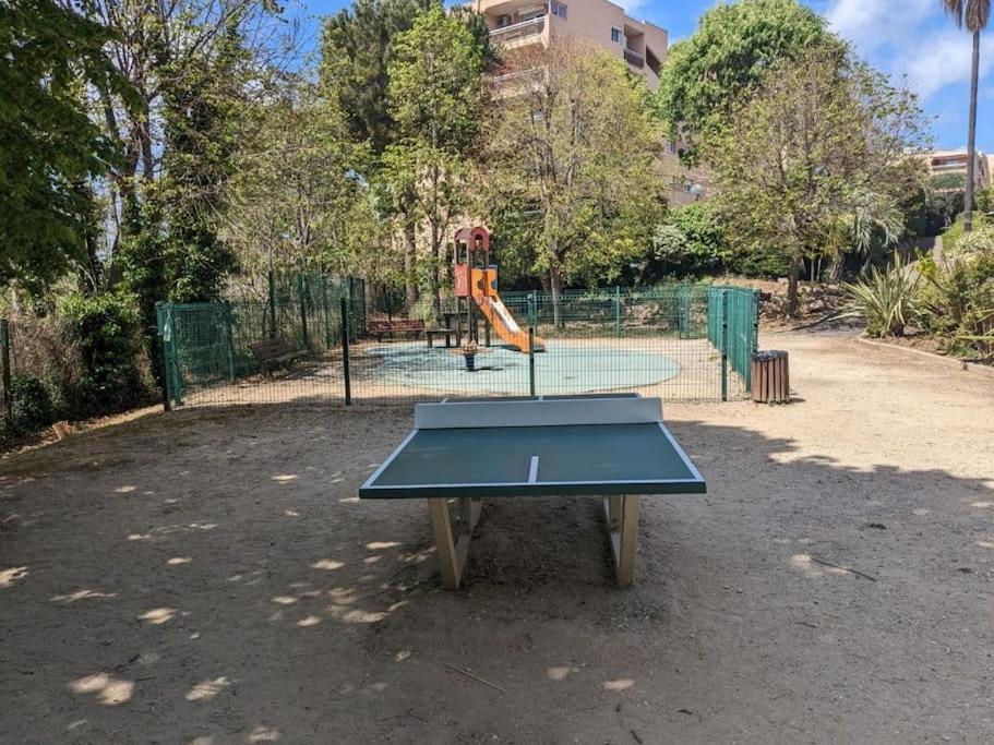 Appartement Vue Mer Sur Les Hauteurs De Nizza Kültér fotó