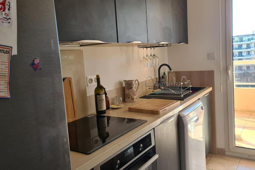 Appartement Vue Mer Sur Les Hauteurs De Nizza Kültér fotó