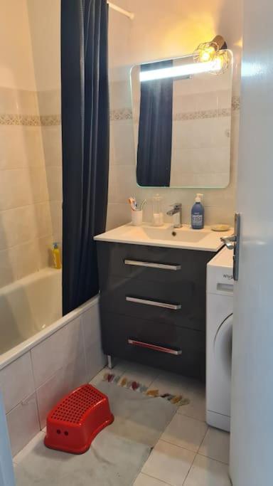 Appartement Vue Mer Sur Les Hauteurs De Nizza Kültér fotó
