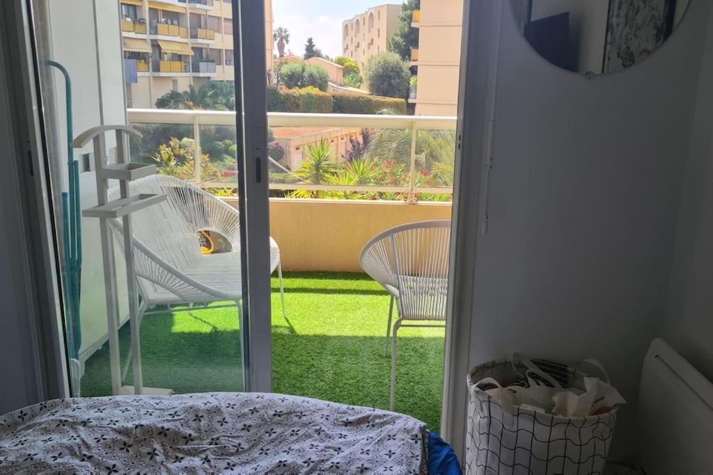 Appartement Vue Mer Sur Les Hauteurs De Nizza Kültér fotó